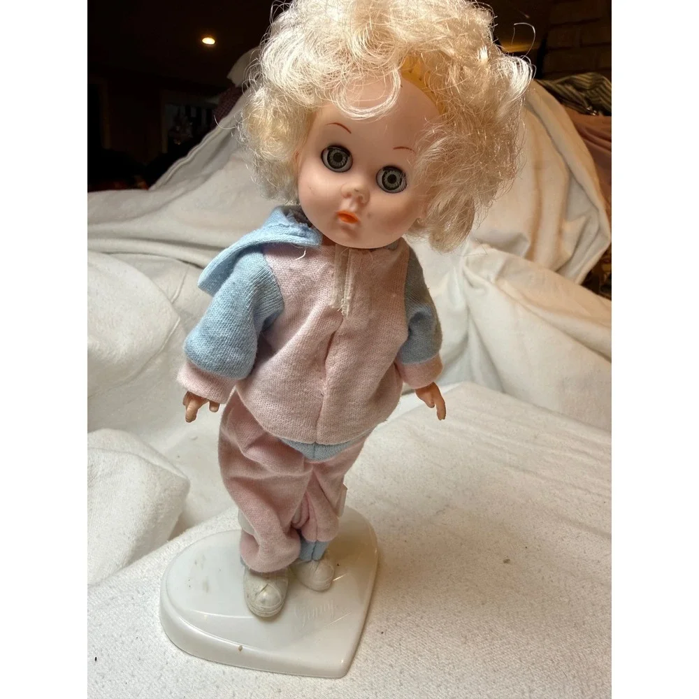Vogue Dolls 1994 Dakin Inc Doll Blonde Curly Hair Blue Pink Tracksuit Outfit‎